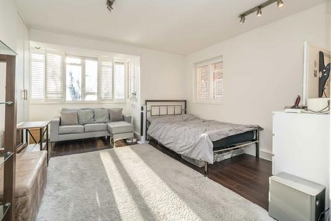 Studio for sale, Essex Road, London N1