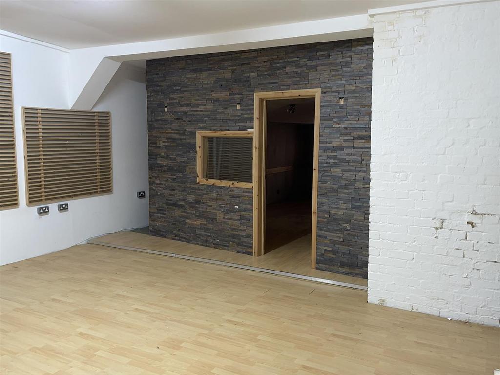 1b Darnley Rd Unit5 (9).JPG