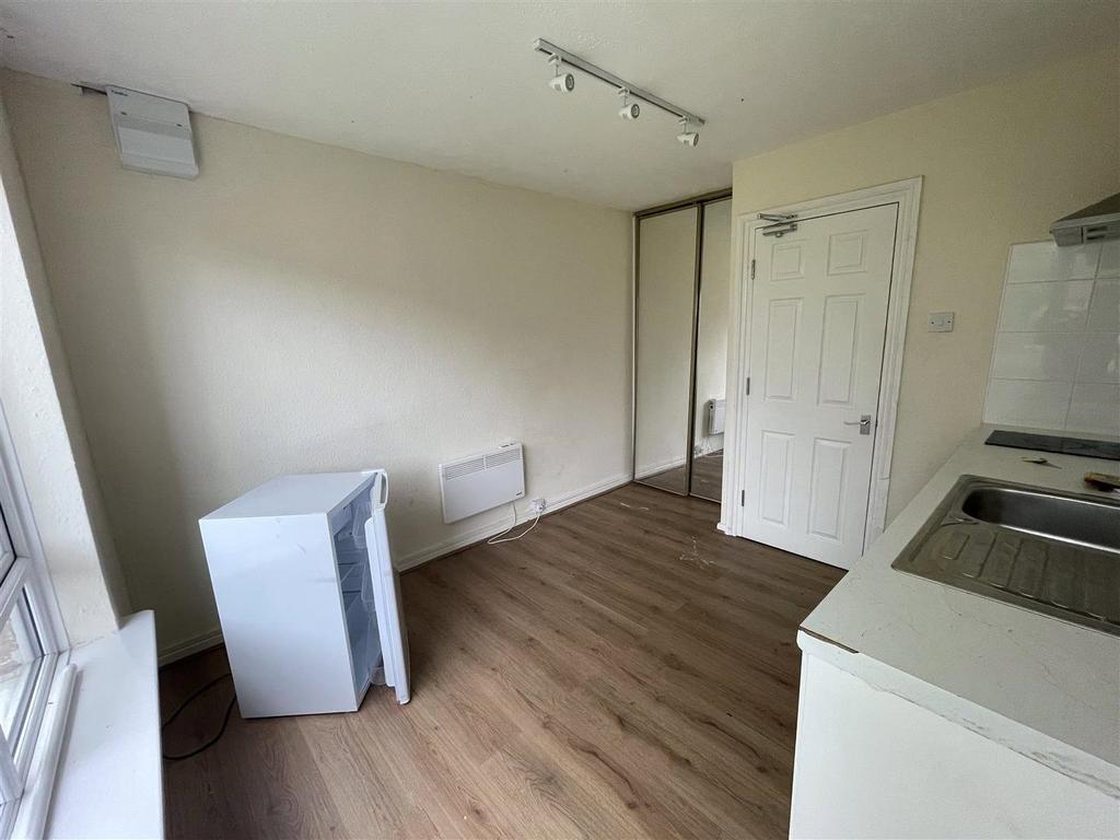 Living Room/Kitchen