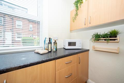 1 bedroom in a house share to rent, 16 Hessle Terrace, Hyde Park, Leeds, LS6 1EQ