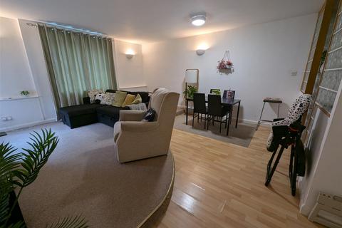 2 bedroom flat for sale, High Street, Rochester