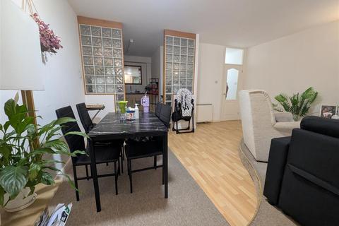 2 bedroom flat for sale, High Street, Rochester