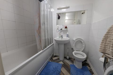 2 bedroom flat for sale, High Street, Rochester
