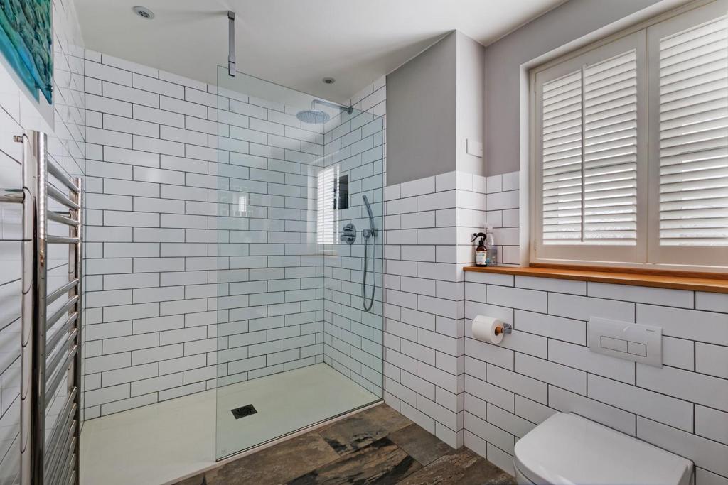 84221 2 Shears Drive Amesbury (30).jpg