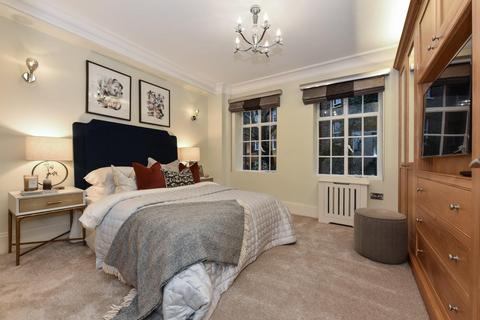 2 bedroom flat for sale, Knightsbridge Court, 12 Sloane Street SW1X