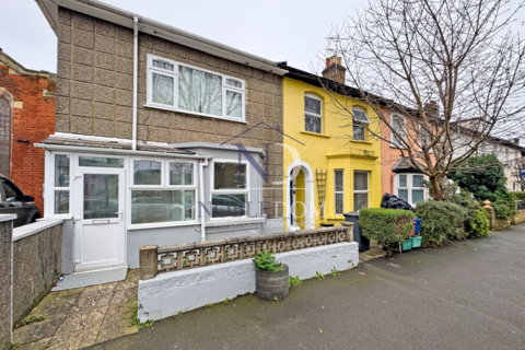 4 bedroom end of terrace house to rent, Isleworth, TW7