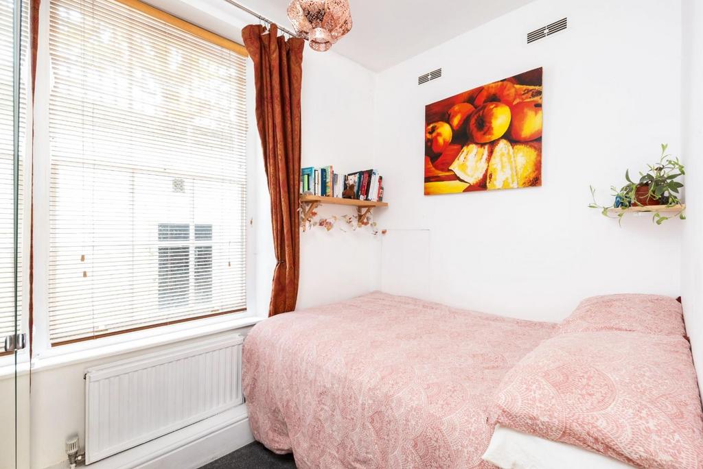 Basement Flat, 8 Kensington Place, Bath, BA1 6 AW-1
