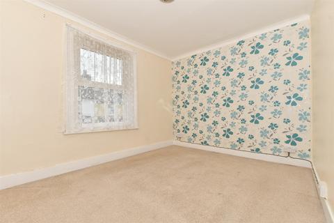27 Glenfield Road, Dover, CT16 2AL