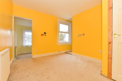 27 Glenfield Road, Dover, CT16 2AL