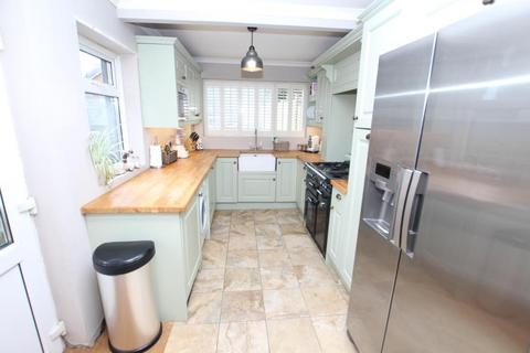 4 bedroom semi-detached house to rent, Green Lane, Addlestone KT15