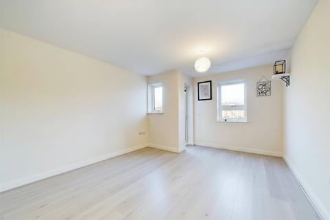 2 bedroom apartment to rent, Raven Drive, Maidenhead, Berkshire, SL6
