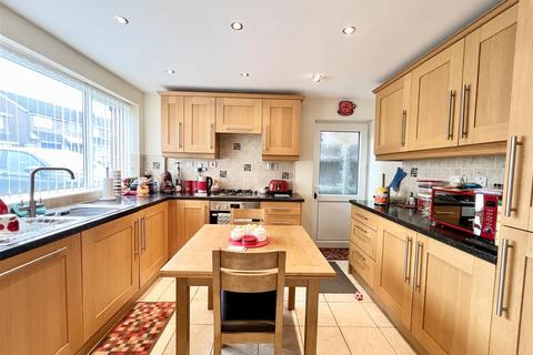 3 bedroom semi-detached house for sale, Pinewood Drive, Birmingham