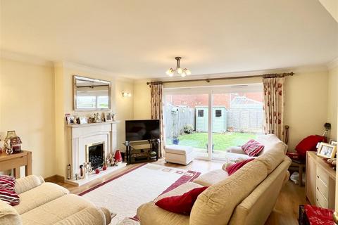 3 bedroom semi-detached house for sale, Pinewood Drive, Birmingham