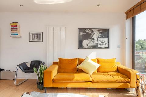 1 bedroom flat for sale, Broadway Market, London, E8