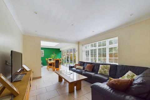 8 Radnor Close, Chislehurst, BR7 6SH