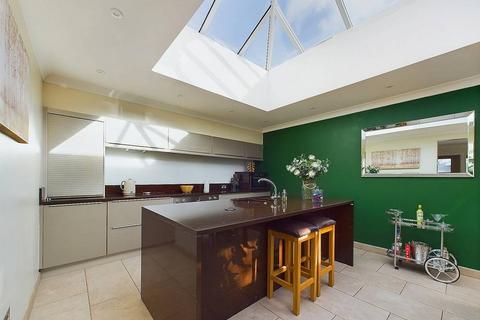 8 Radnor Close, Chislehurst, BR7 6SH