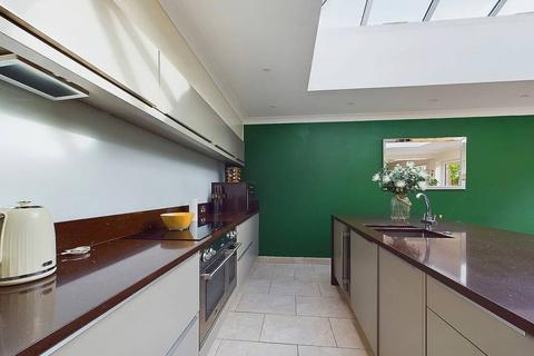 8 Radnor Close, Chislehurst, BR7 6SH