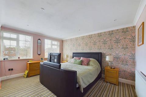 8 Radnor Close, Chislehurst, BR7 6SH