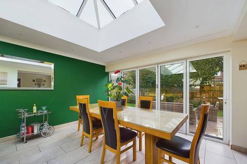 8 Radnor Close, Chislehurst, BR7 6SH