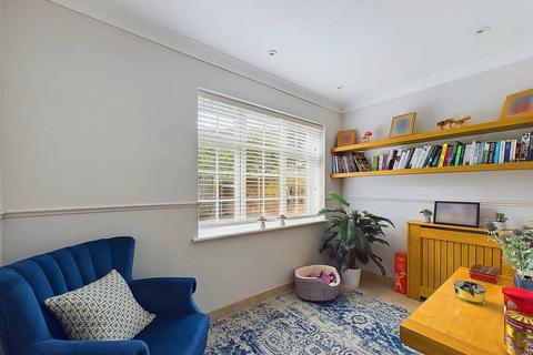 8 Radnor Close, Chislehurst, BR7 6SH