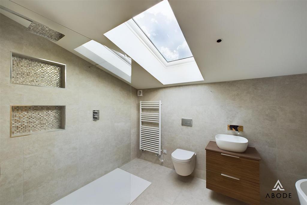 CAM04151 G0-PR0121-STILL022.jpg