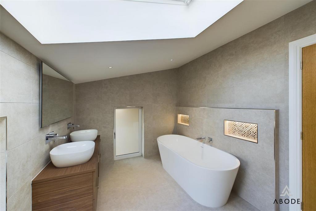 CAM04151 G0-PR0121-STILL025.jpg