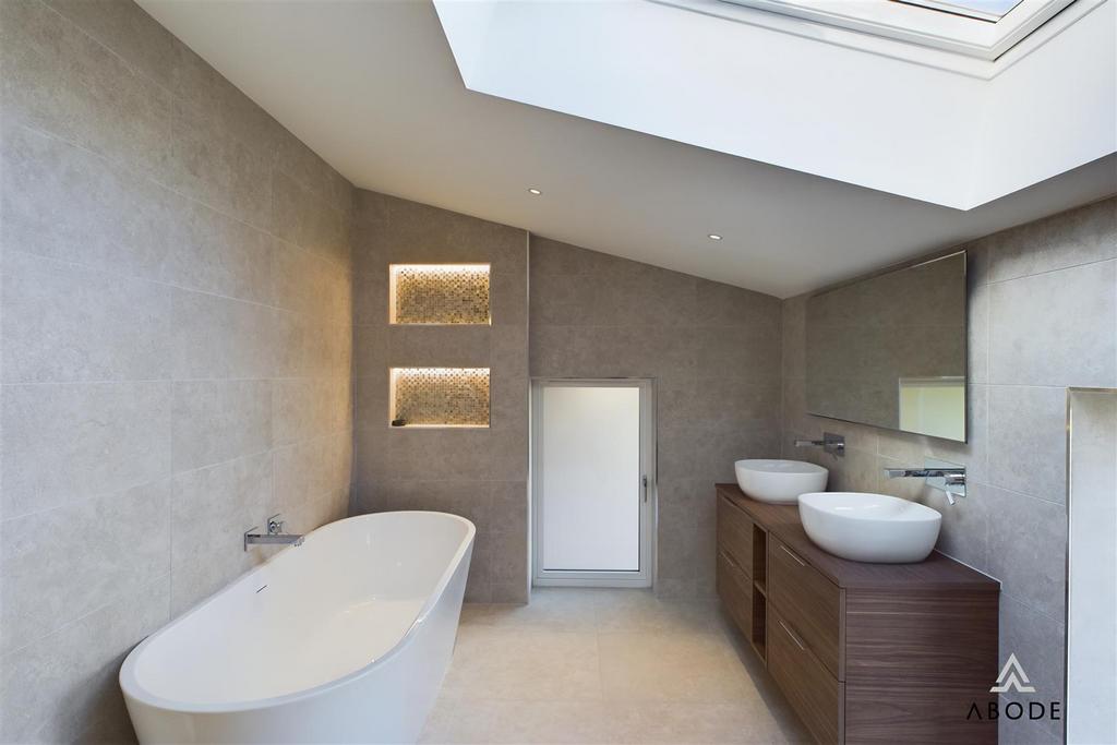 CAM04151 G0-PR0121-STILL027.jpg