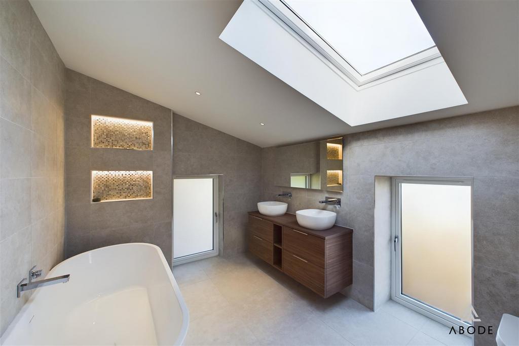 CAM04151 G0-PR0121-STILL028.jpg