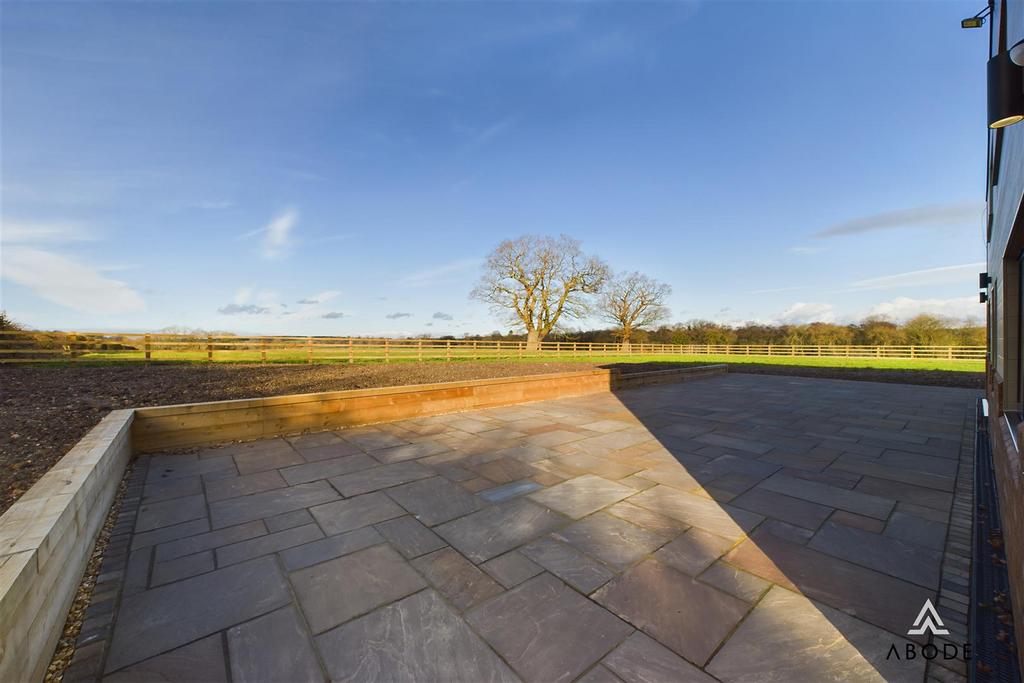 CAM04151 G0-PR0121-STILL031.jpg