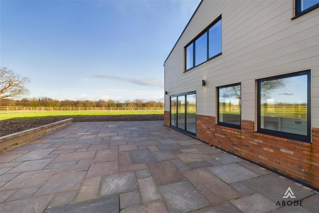 CAM04151 G0-PR0121-STILL032.jpg