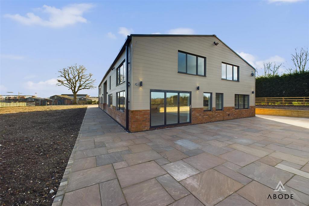 CAM04151 G0-PR0121-STILL033.jpg