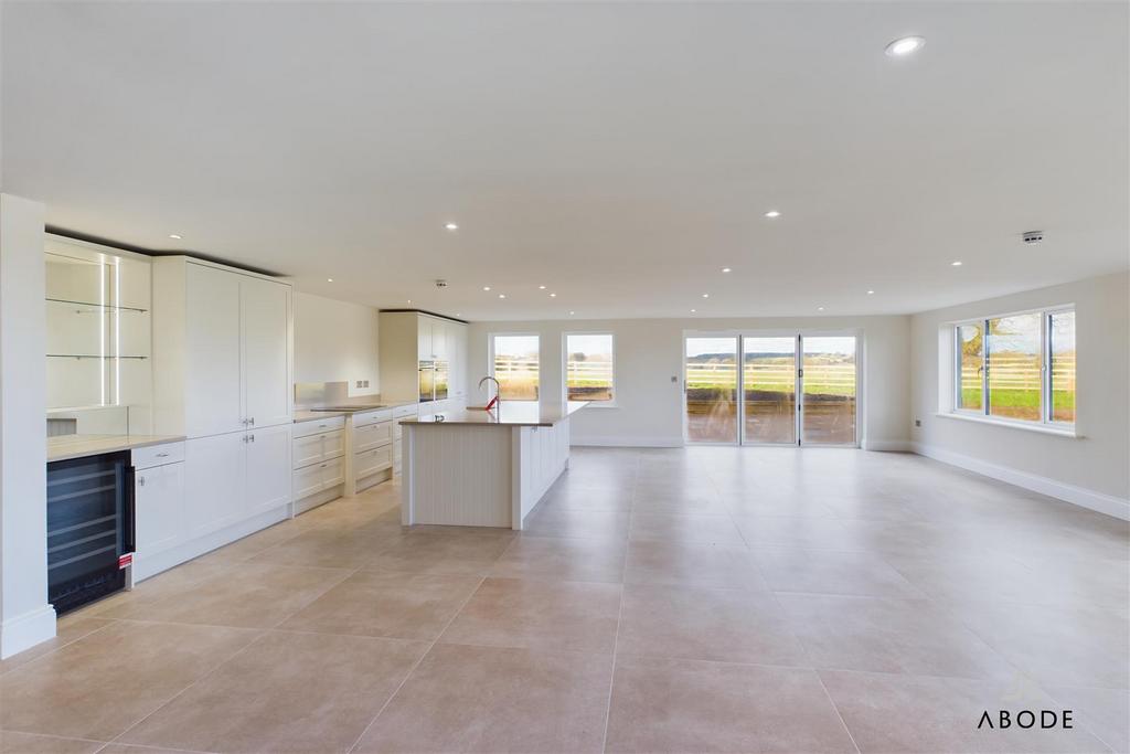 CAM04151 G0-PR0121-STILL007.jpg