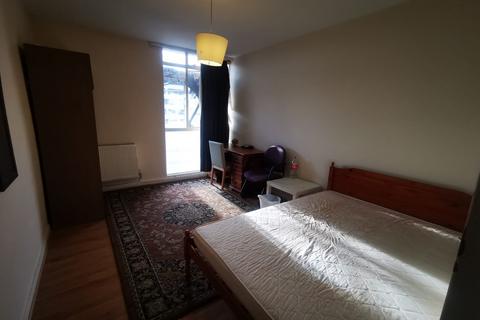 1 bedroom in a flat share to rent, 57 Hallfield Estate, Hallfield Estate, London W2