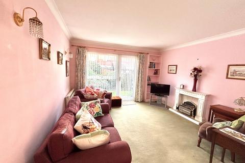 2 bedroom retirement property for sale, Fairhaven Court, Fairhaven, Egham, Surrey, TW20