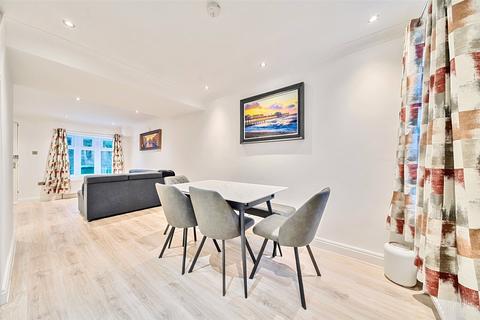 2 Philipot Path, London, SE9 5DL