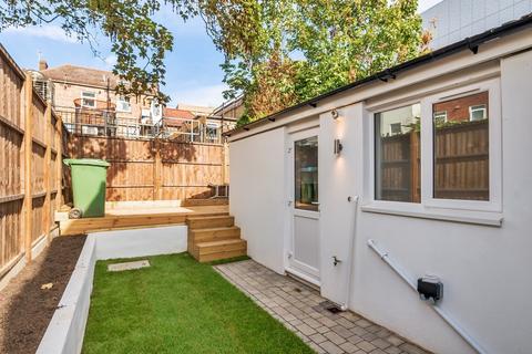 2 Philipot Path, London, SE9 5DL