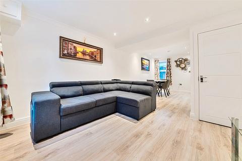2 Philipot Path, London, SE9 5DL