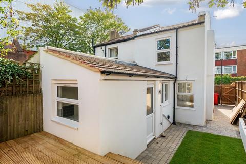 2 Philipot Path, London, SE9 5DL