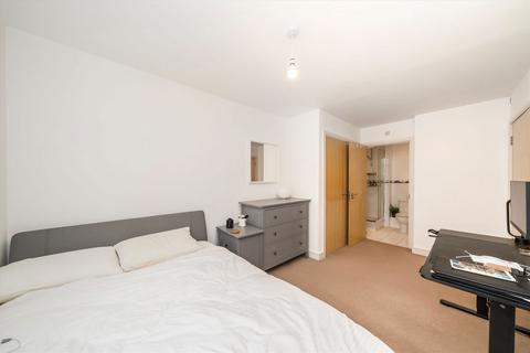 2 bedroom flat to rent, Highfield Close, London SE13