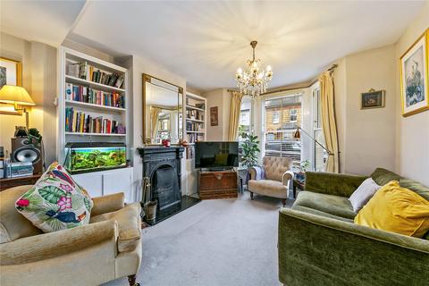 32 Avenue Road, Hampton, TW12 2BE