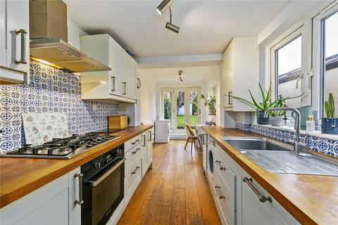 32 Avenue Road, Hampton, TW12 2BE