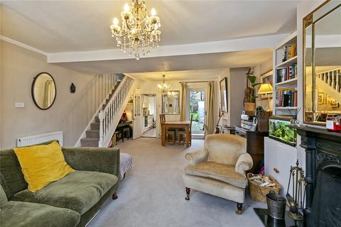 32 Avenue Road, Hampton, TW12 2BE