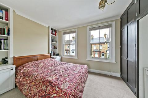 32 Avenue Road, Hampton, TW12 2BE