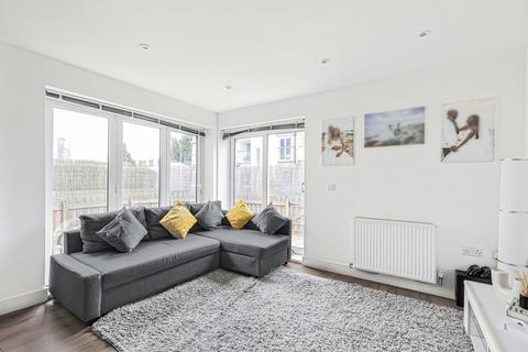 3 bedroom flat for sale, Canmore Court, Croydon CR0