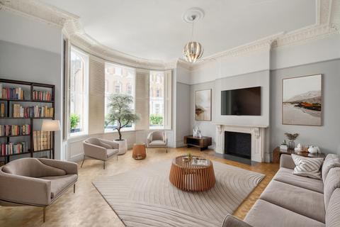 1 bedroom apartment for sale, Roland Gardens, South Kensington SW7