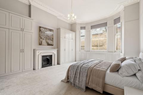 1 bedroom apartment for sale, Roland Gardens, South Kensington SW7