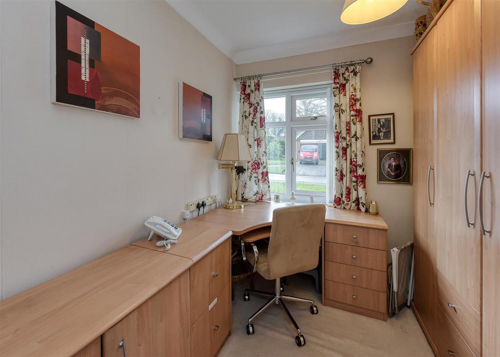 2 Fair Oak Drive-bed3.jpg