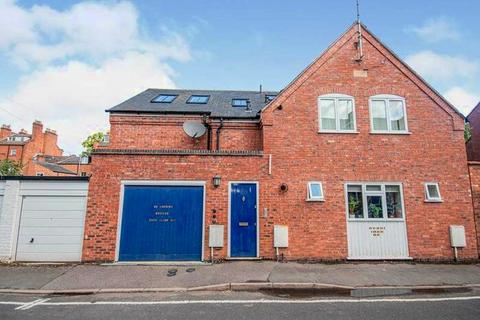 Studio to rent, Dennis House, 71 New Street, Leamington Spa, Warwickshire, CV31