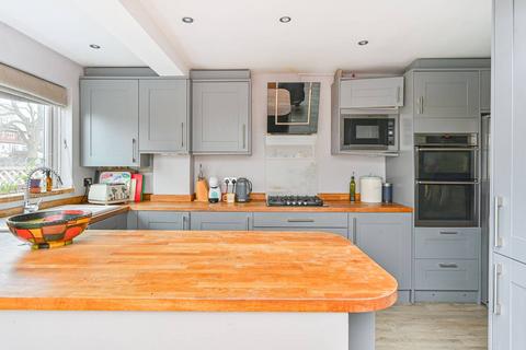 169 Langley Way, West Wickham, BR4 0DN
