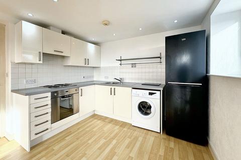 2 bedroom flat for sale, Lakeside Rise, Manchester, M9